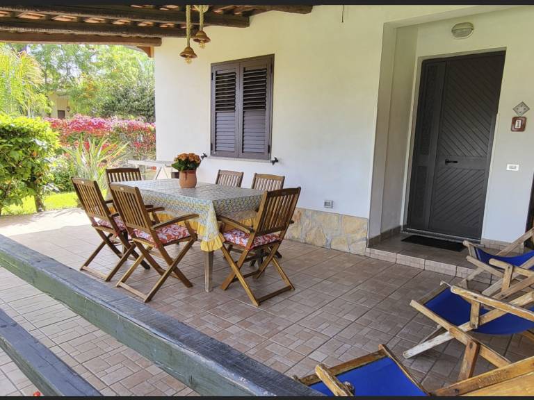 Rental apartment with BBQ, terrace & garden — photo 3