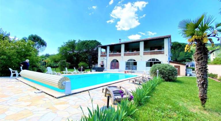 Gite et chambre d'hotes LE MERCOIRE, piscine chauffee et jacuzzi in Aubenas