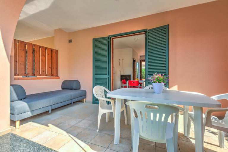 Holiday apartment with patio — photo 3