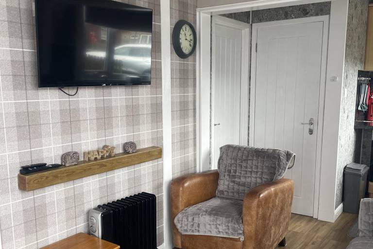 2Bed Chalet Sleeps 4- Garden, Balcony, Pets, Beach — photo 3