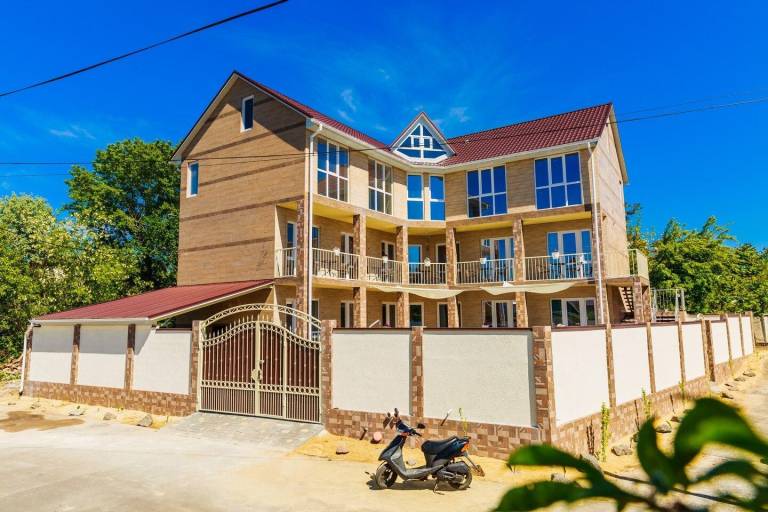 Family-friendly villa with pool, barbecue & garden | Water view | Close to the beach | Perfect for remote work | Dogs allowed in Zatoka