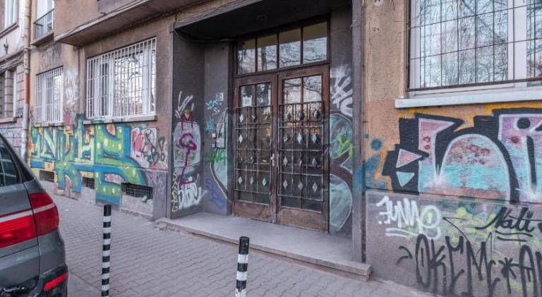 Industrial 2BD Flat - 3 Min to Metro & Stadium — photo 5