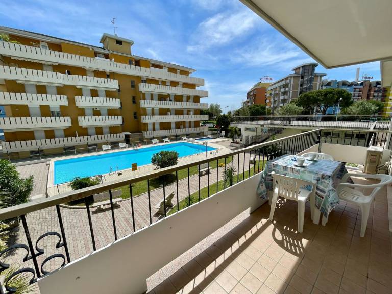 Rental apartment with pool | Pool view in Caorle