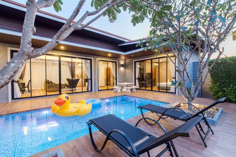 Villa with yard, pool & barbeque | Suitable for remote work | Pets allowed in Phetchaburi