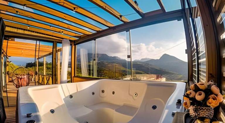 House with garden, jacuzzi & grill in Florianópolis