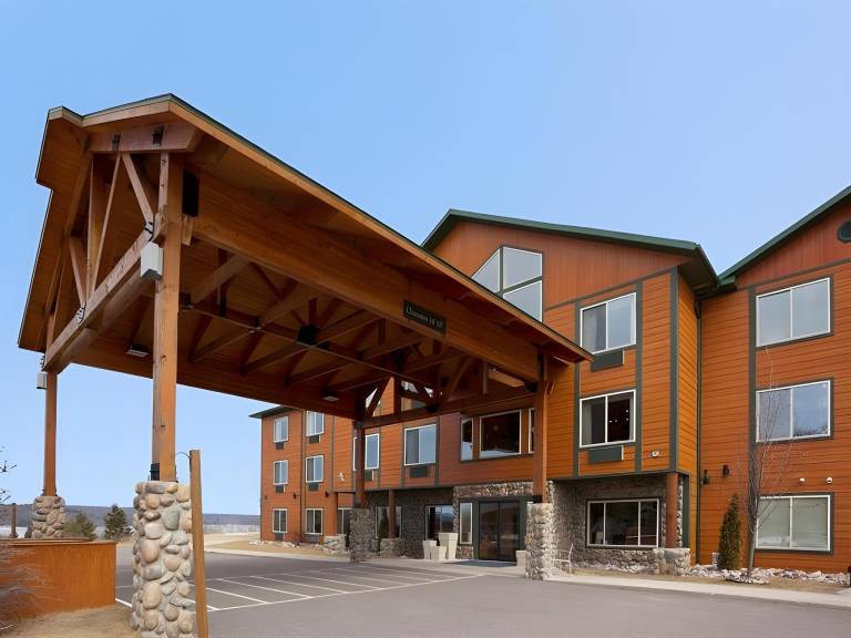 Holiday Inn Express Munising-Lakeview Hotel By IHG in Munising, MI