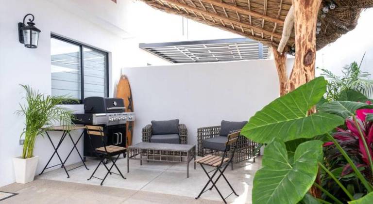 Vacation home with pool — photo 4