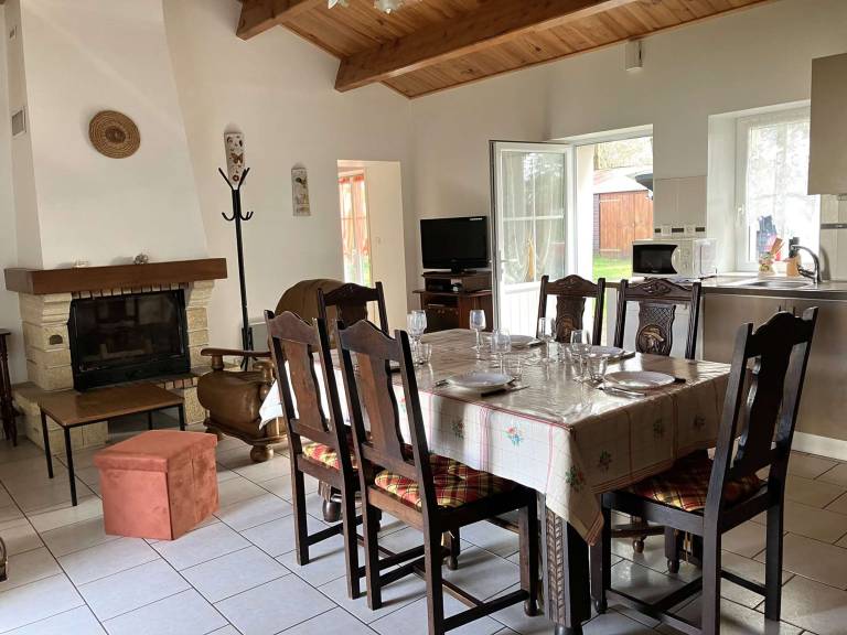 Charming Home Near Saint-Hilaire-de-Riez – Parking, Modern Amenities, Close to Beach — photo 2