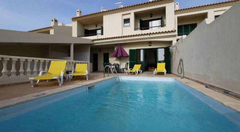 Vacation home with terrace, BBQ & private pool in Albufeira