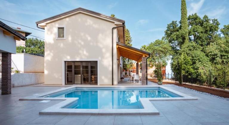 Villa with pool — photo 3
