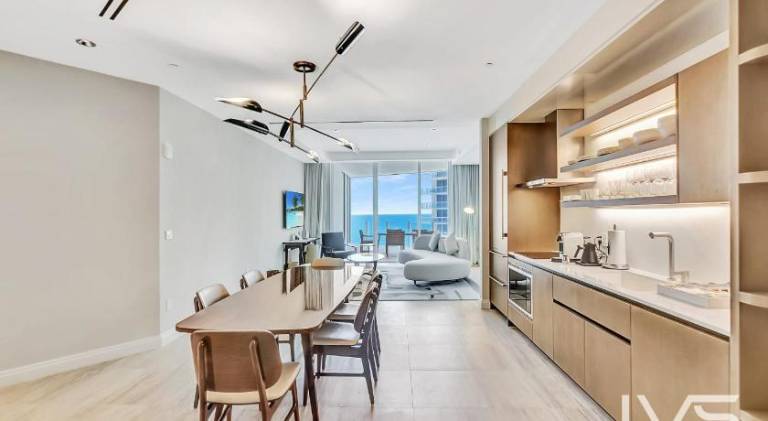 Four Seasons FTL Beach 2 Bed 2Bath Luxury Residence Direct Ocean Views — photo 3