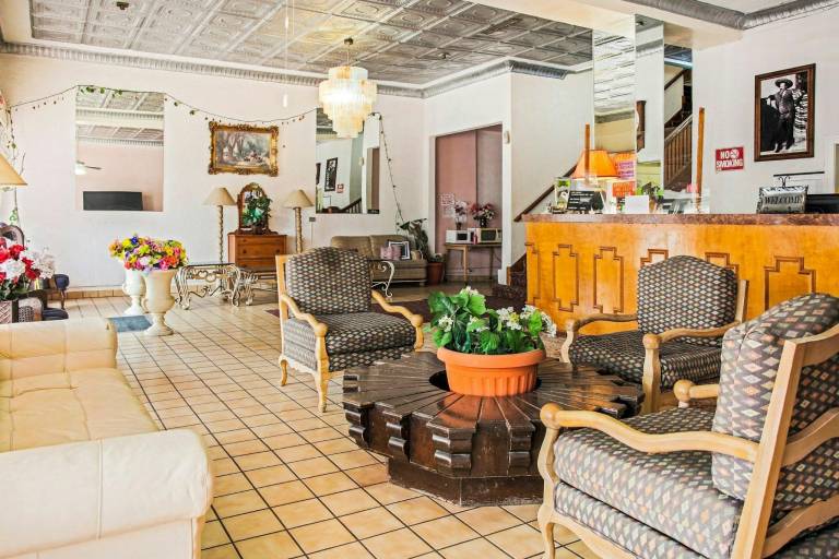 OYO Historic Cameron Hotel Brownsville I-69E — photo 4