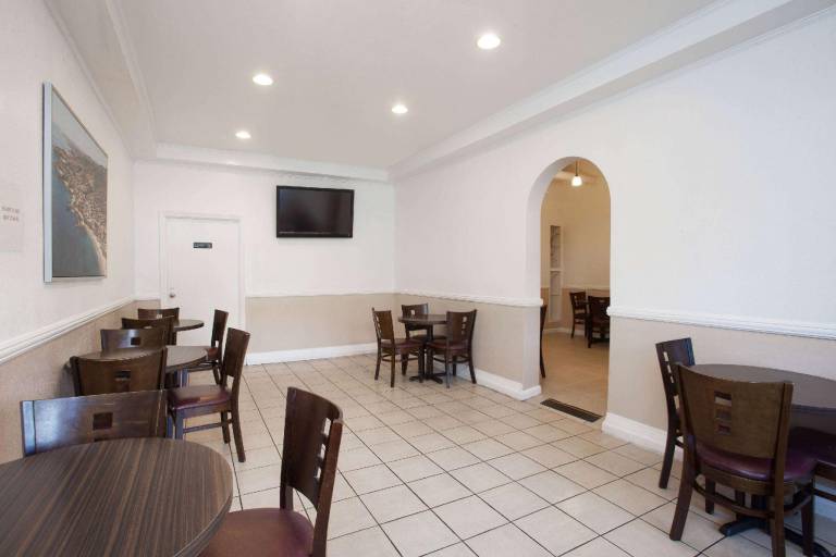 Capri Suites Anaheim — photo 5