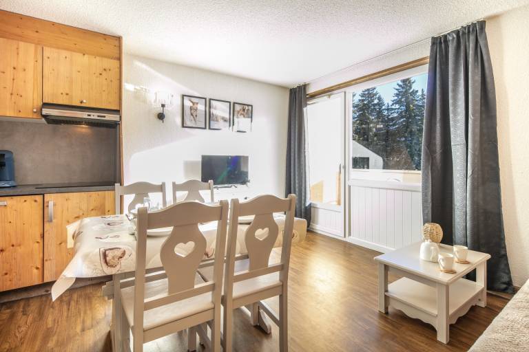 Family-friendly lovely rental apartment with heated pool | Mountain view | Pets are welcome — photo 3