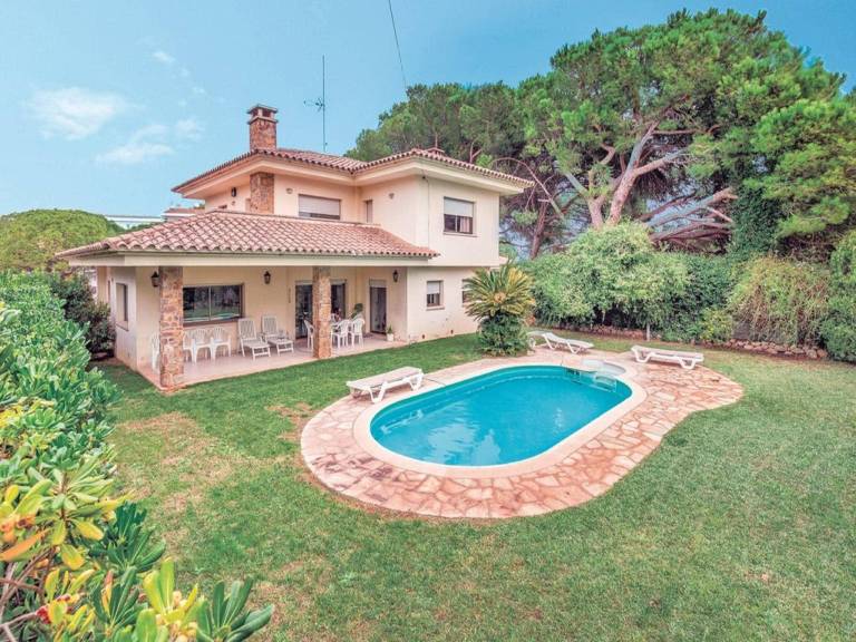 Fully equipped vacation home with terrace, garden & private pool | Pet-friendly — photo 3