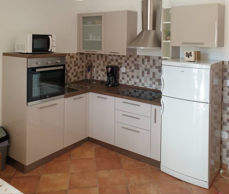 Fully equipped beautiful rental apartment with terrace, garden & grill | Sea view | Dogs allowed — photo 4