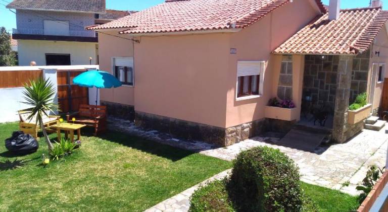 Beach house with garden in Sintra
