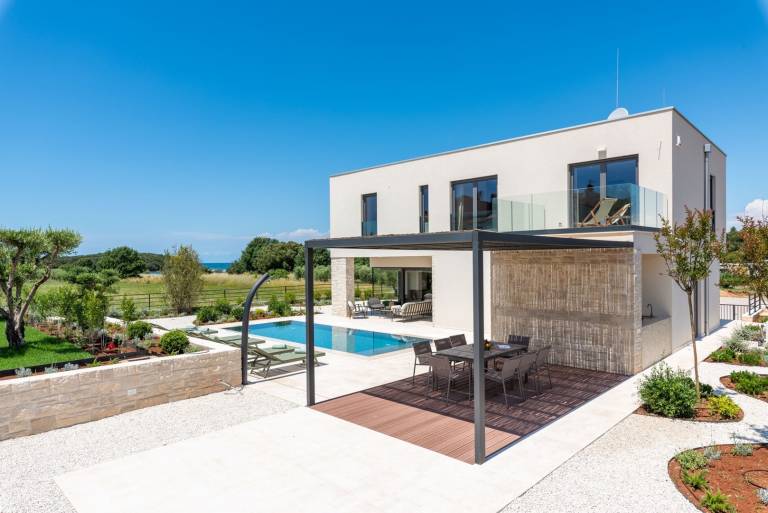 Villa with grill, patio & private pool | Beach view — photo 3