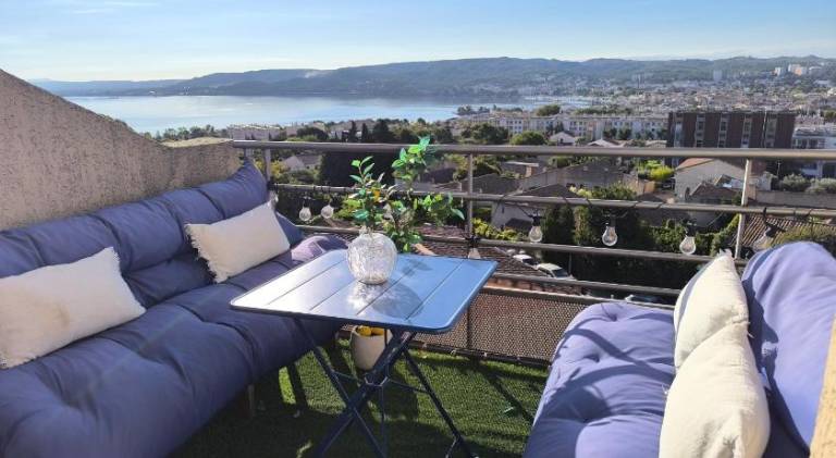 Rental apartment with patio — photo 3