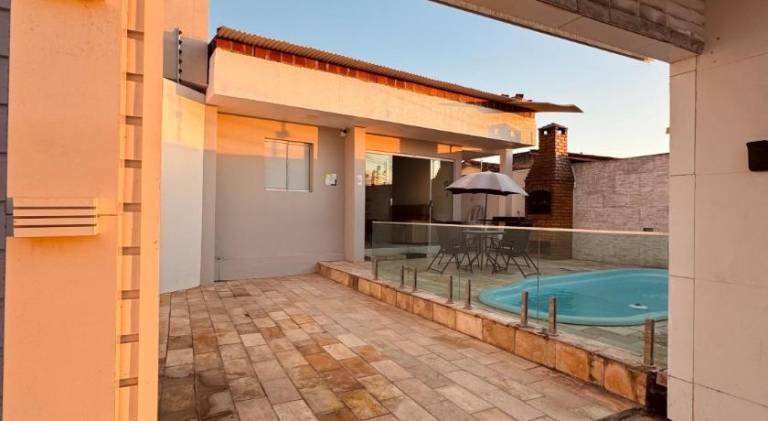 Vacation home with pool — photo 3
