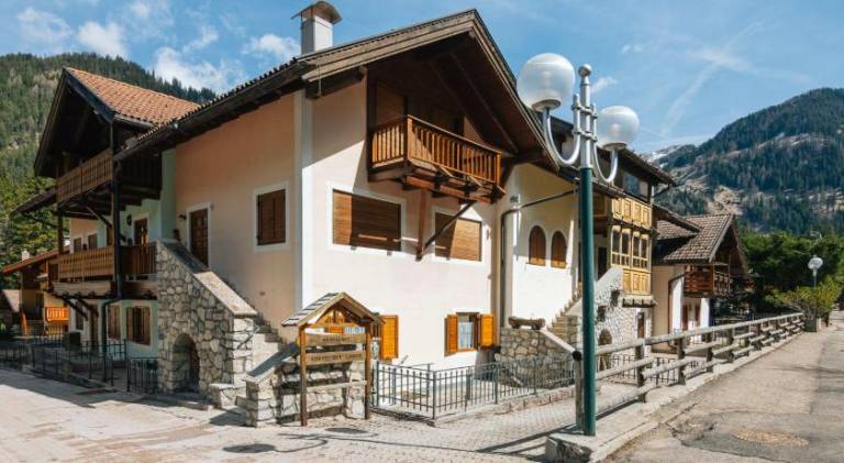 Rental apartment with 2 rooms for 5 persons in Canazei