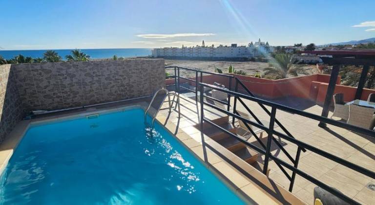 Homes of Spain, Apartamentos Paraiso, Ed Palmerston, Atico O, Suite con Piscina Privada en solarium, in Playas