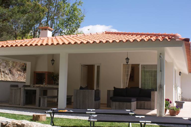 Vacation home with pool, patio & garden | Nature view — photo 2