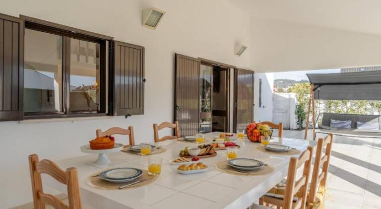 Vacation home with garden & private pool — photo 2