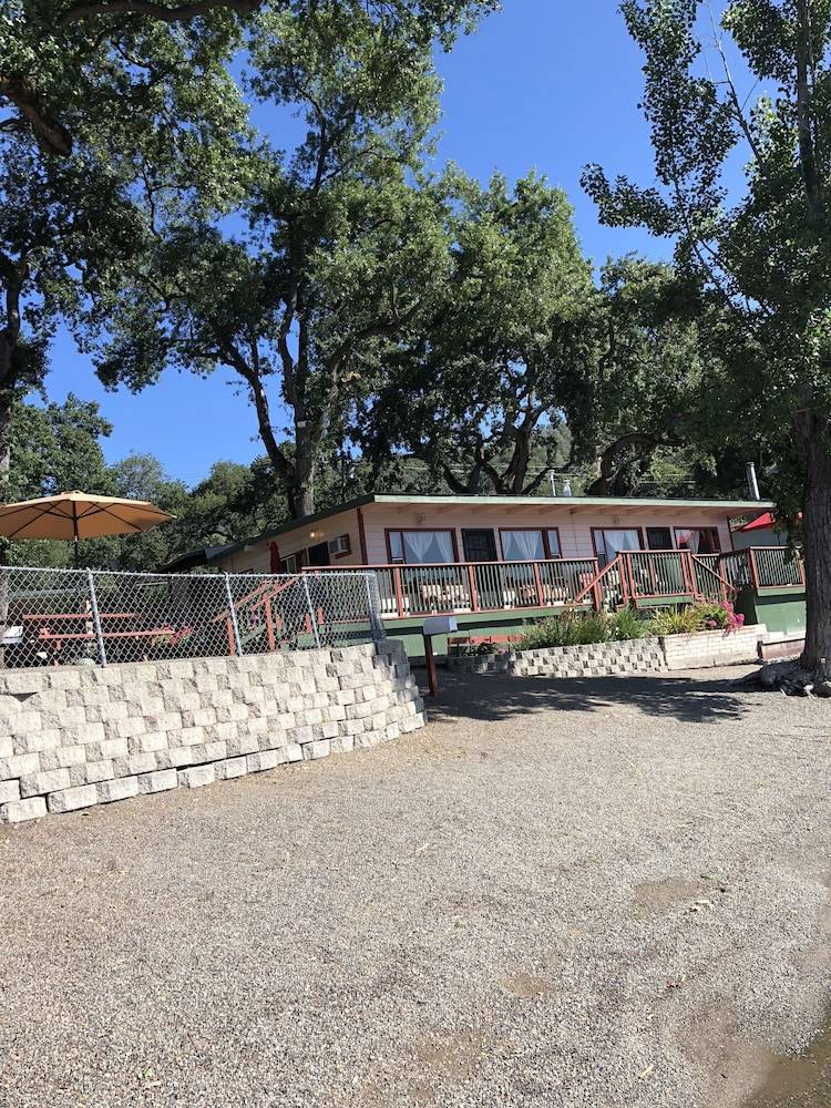 Lodge  Clearlake Oaks