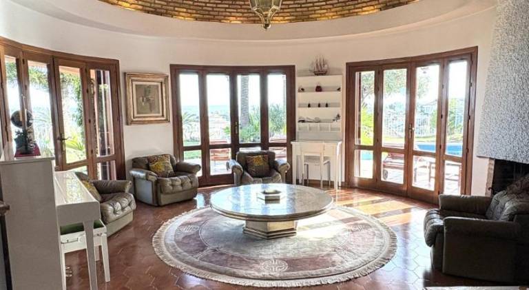 Fully equipped villa with grill, private pool & patio | Pets are welcome — photo 5