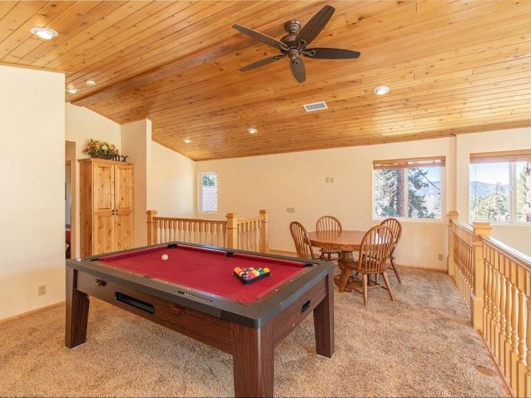 Bear Mountain Chalet. Walk to bear mountain. Games. BBQ. — photo 5