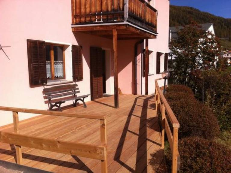 Pleasant rental apartment with terrace | Ski nearby | Dogs allowed in Scuol