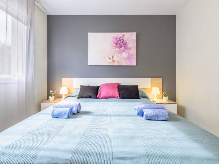 Fully equipped rental apartment with pool & patio | Suitable for remote work | Pet-friendly — photo 4