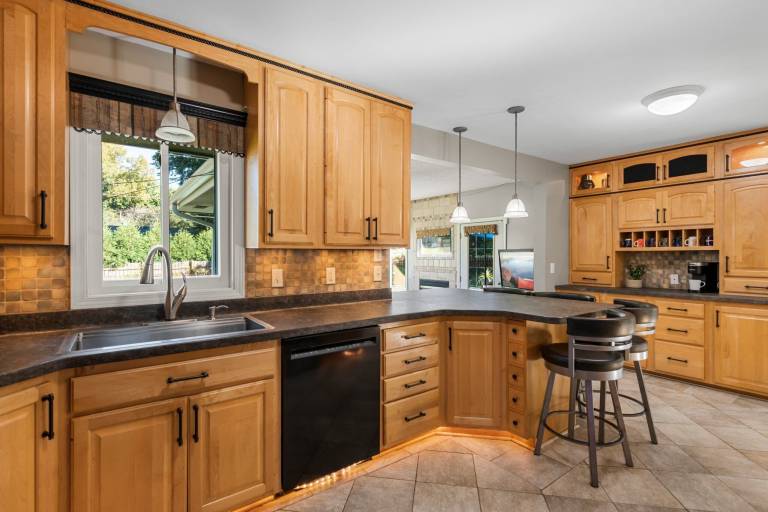House  Lakeville