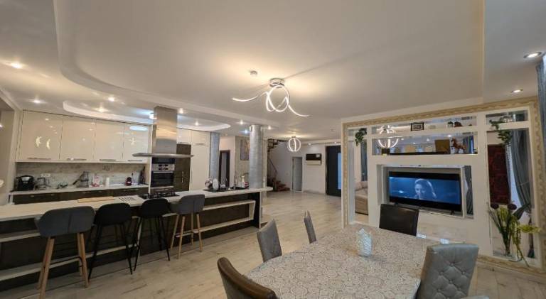 Wonderful lodge with BBQ, patio & jacuzzi | Pets allowed — photo 3