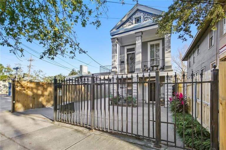 House Mid-City