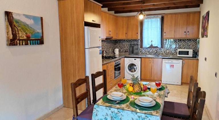 Charming villa with grill, terrace & yard | Pet-friendly — photo 4