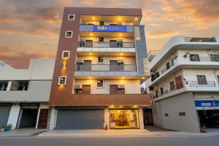 FabHotel The Royal &ndash;Nr Guru Govind Singh University