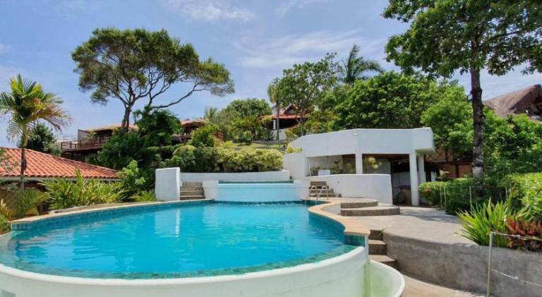 Rental apartment with yard & pool — photo 3