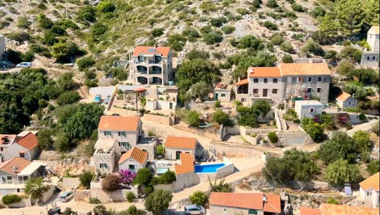 Villa Lapis - 19th century heritage house on Hvar with exceptional views, private pool and Jacuzzi by MyWaycation — photo 2