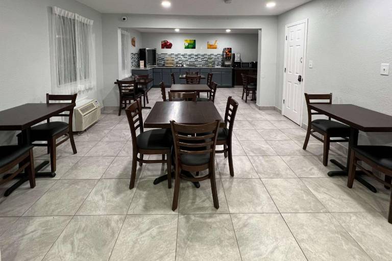 Quality Inn & Suites Columbus West — photo 4
