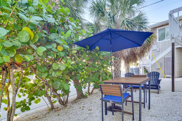 1 Block to Sunset Beach: Dog-Friendly Family Home in Treasure Island, FL