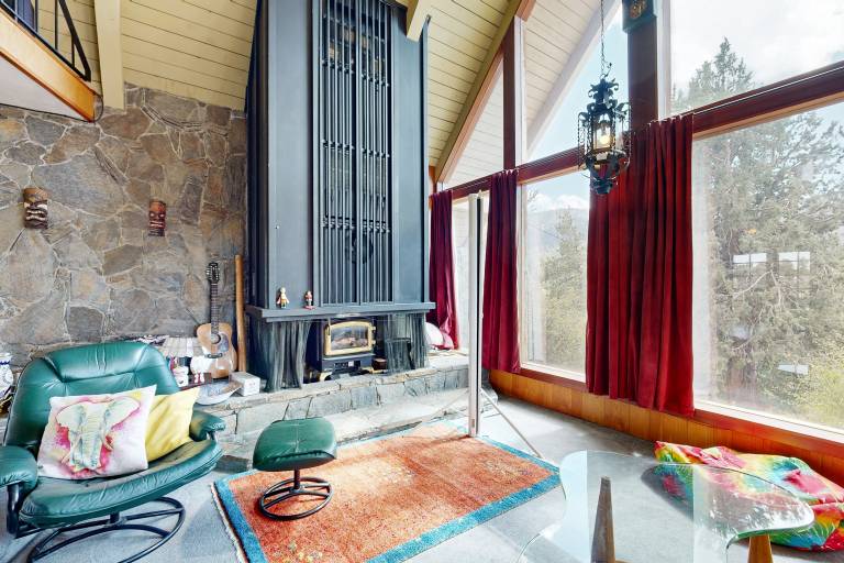 Panoramic Mtn & Lake Views: Hilltop Big Bear Cabin — photo 5