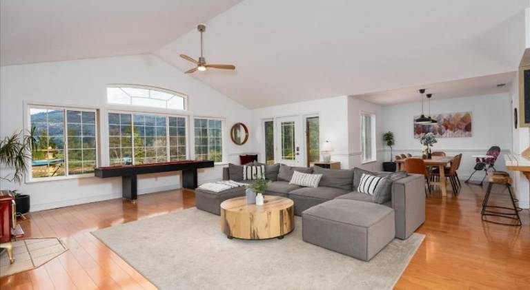 Pleasant vacation home with hot tub | Pet-friendly — photo 3
