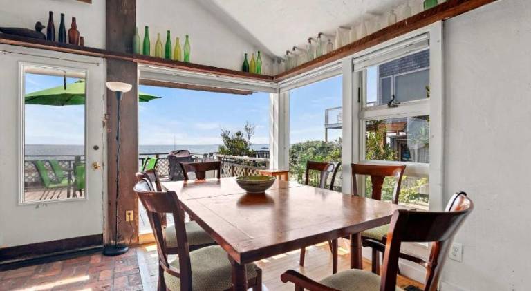 Beachfront on Commercial St Dog Friendly — photo 4