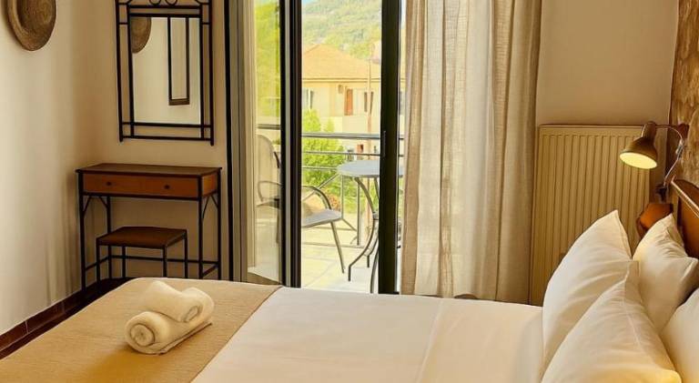 Wonderful holiday apartment with yard, patio & barbecue | Next to the beach | Pets are welcome in Igoumenitsa