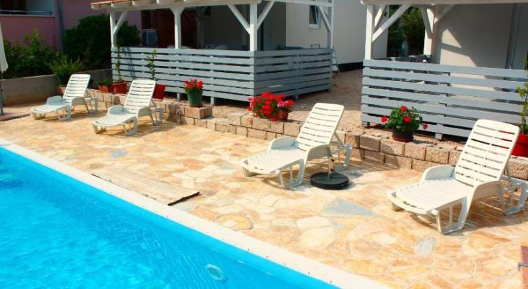 BUNGALOW VICE with pool in Biograd na Moru