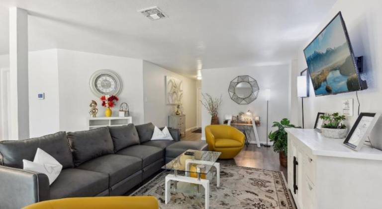 Modern Rental Near Medical Center, Six Flags, UTSA, La Cantera, Lackland AFB in San Antonio, TX