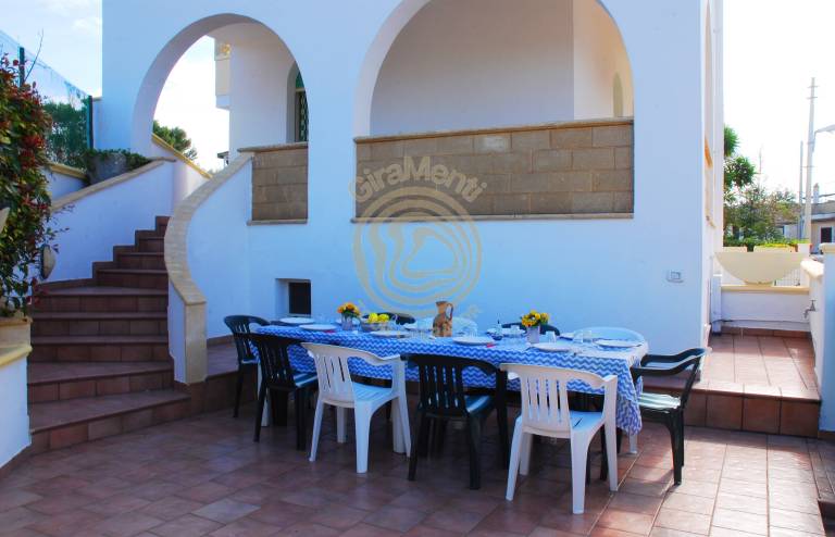 Villa with yard — photo 3