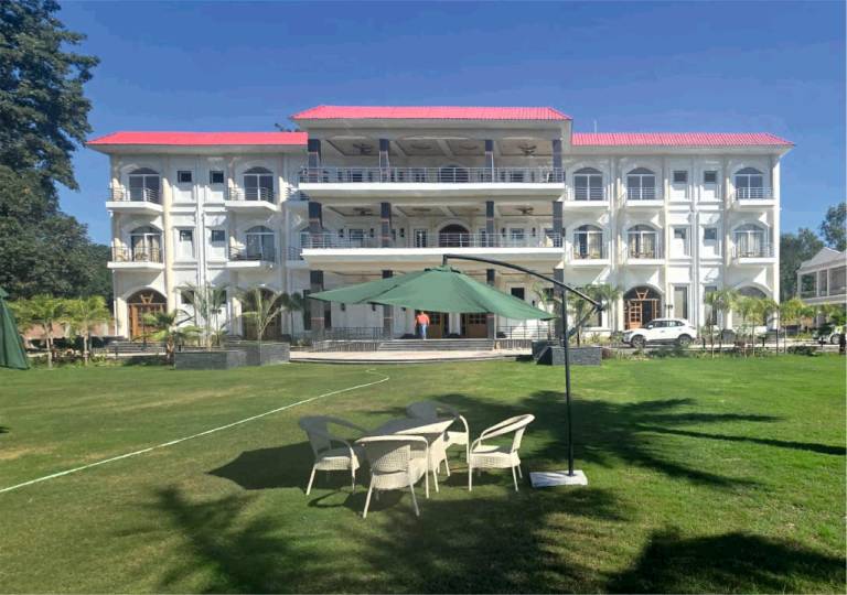 The Lychee Hotel & Resort in Kaladhungi